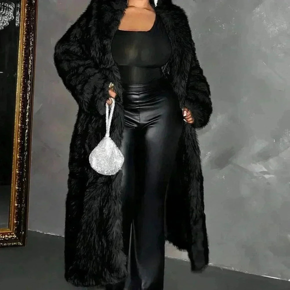 Black Women's Plus Size Luxury Extra Long Fluffy Coat - Picture 3 of 5